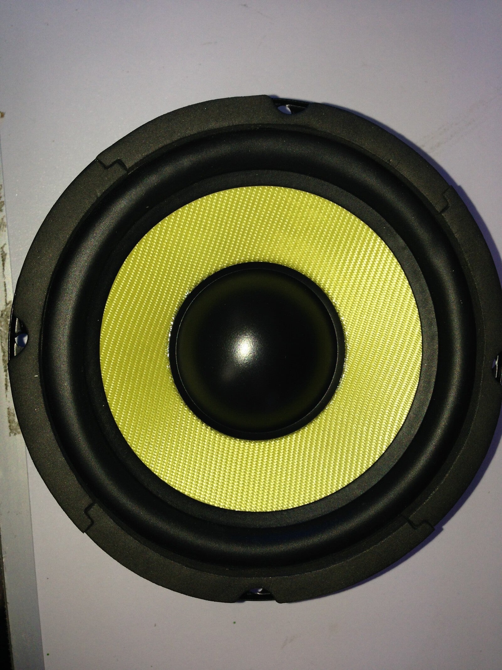 Woofer de 6,5" con cono Kevlar