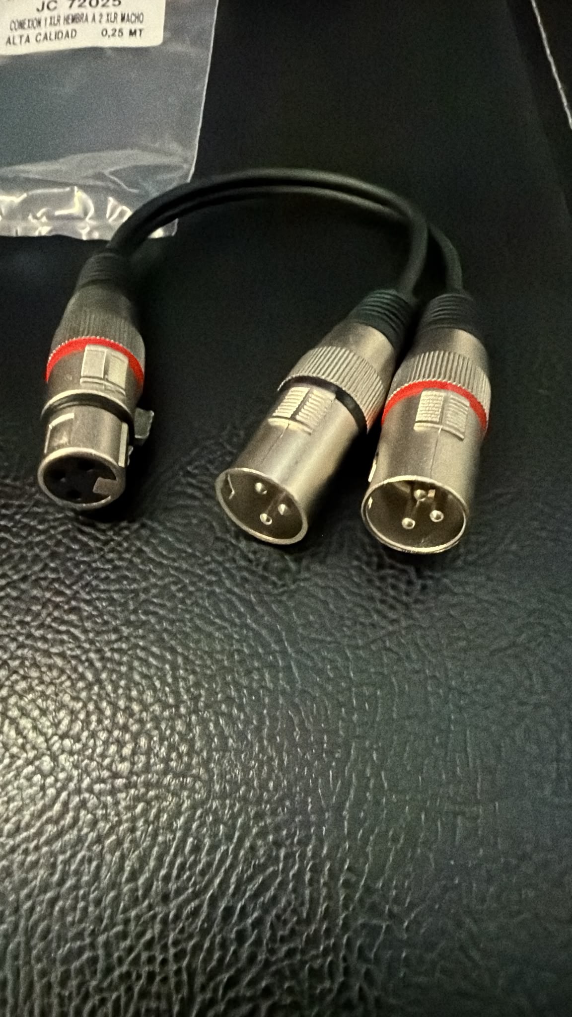 Cable Y Mundo Conectado JC72025 de 0,25 m con un XLR hembra y dos XLR macho
