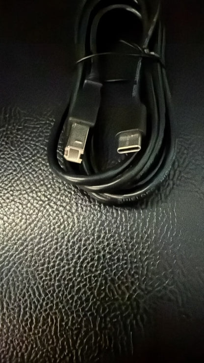 Cable UNICO CB2078 fuera del envase, detalle de los conectores USB-C y USB-B