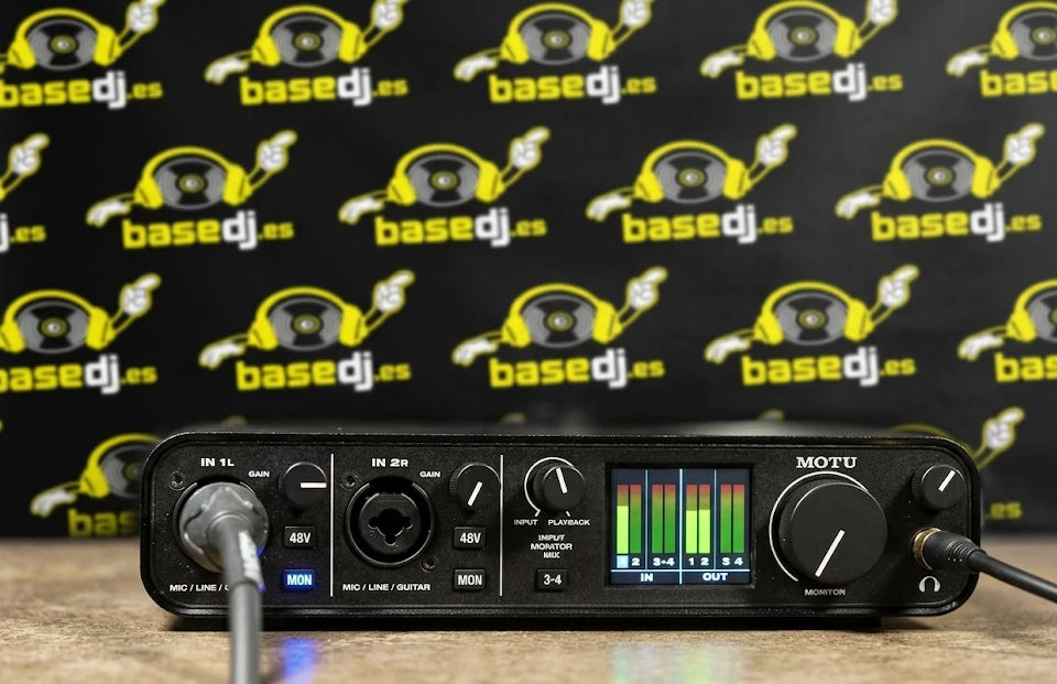 MOTU M4 - Interfaz de audio USB-C profesional: 4 entradas / 4 salidas - 192kHz DAC ESS Sabre32
