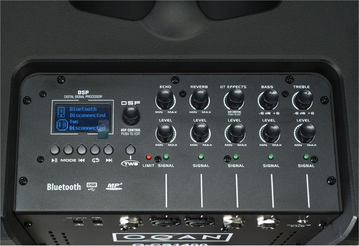 Panel de control del OQAN Q-CS1400 con pantalla DSP y controles de efectos y nivel